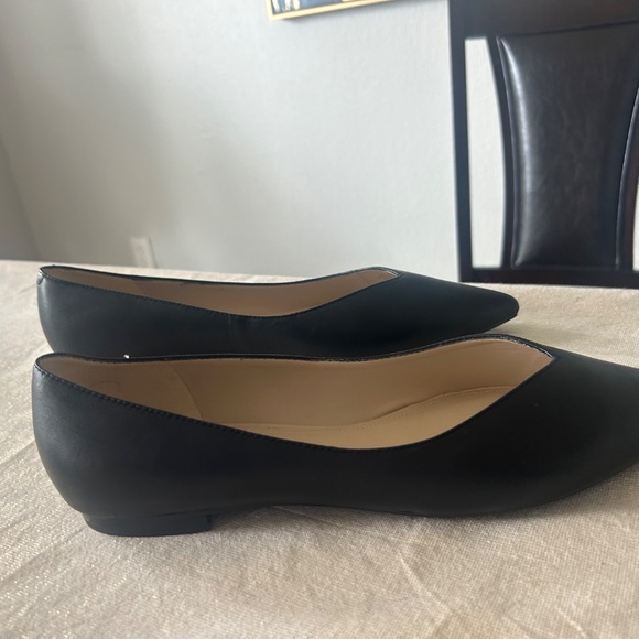 Marc Fisher black leather flats - Picture 3 of 4